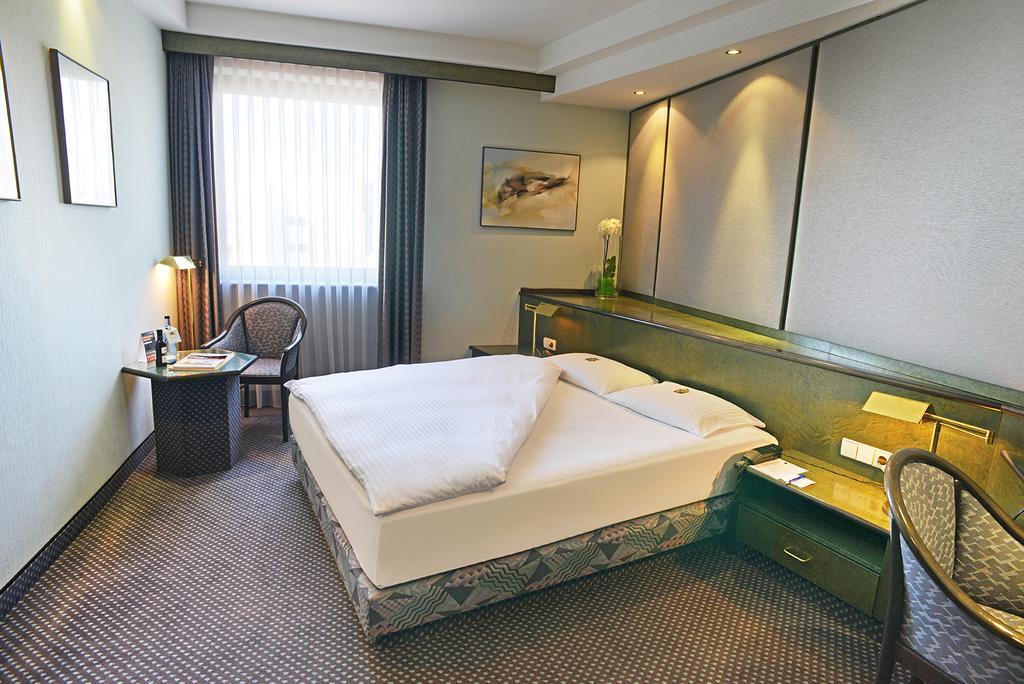 Messehotel Europe Штутгарт Экстерьер фото